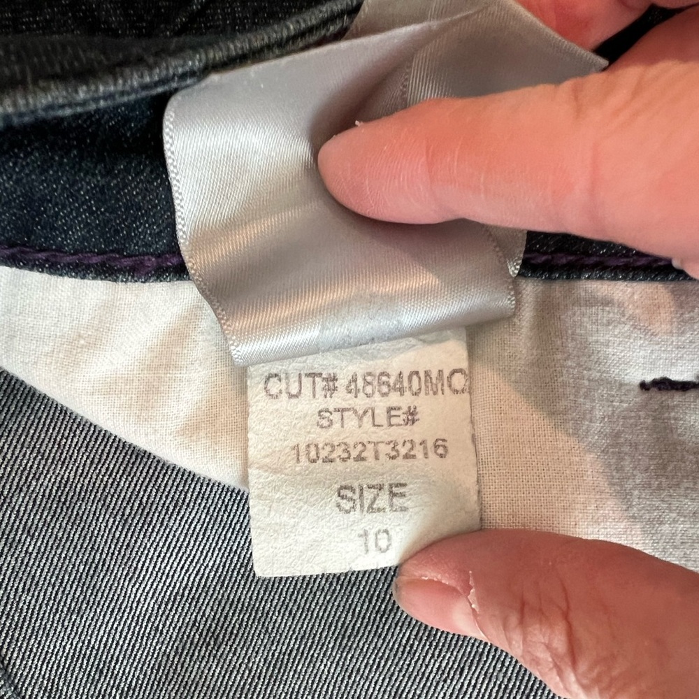 NYDJ jeans in Beautiful Preowned condition with a sparkle butt size 10 - Picture 13 of 13